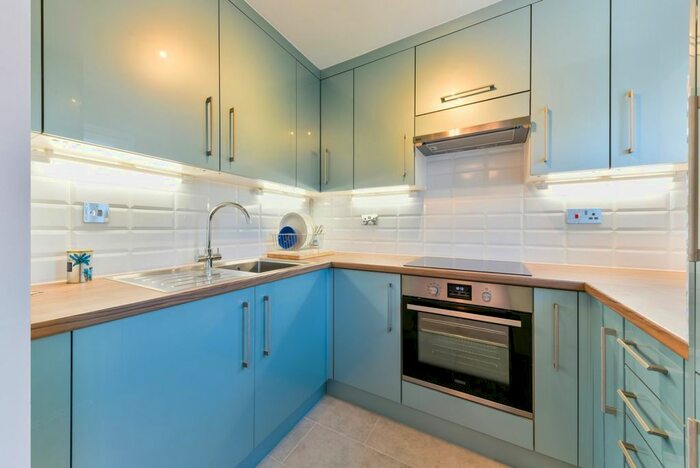 2 Bedroom Flat To Rent In Burns Close, London, SW19