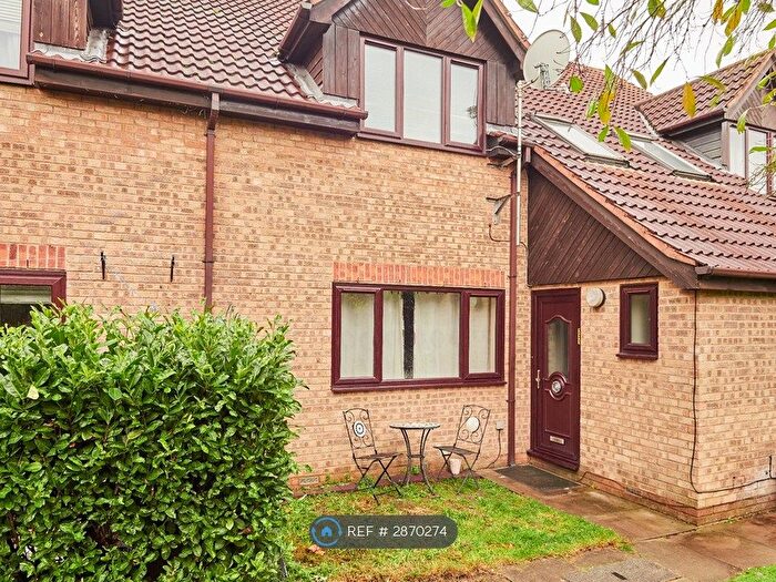 2 Bedroom Terraced House To Rent In Varsity Drive, London, TW1