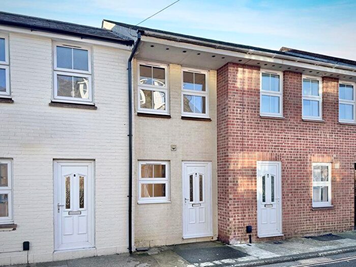 1 Bedroom Terraced House To Rent In Chapel Street, Newport, PO30