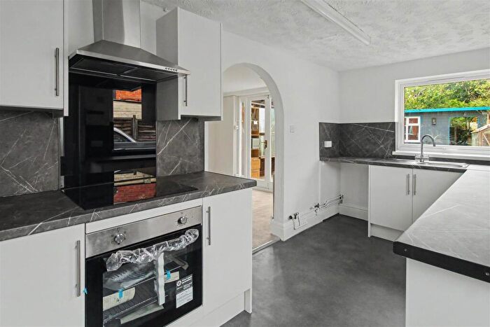 2 Bedroom House To Rent In Bramcote Avenue, Beeston, Nottingham, NG9