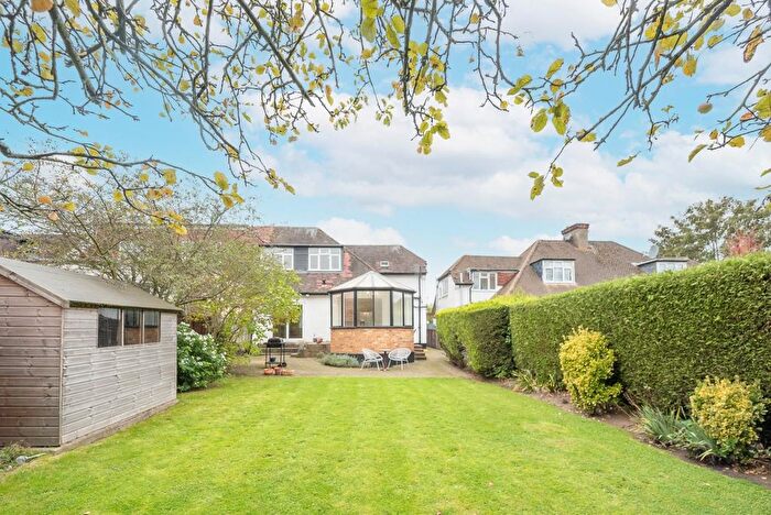 4 Bedroom Semi-detached House For Sale In Sanderstead Ave, London, Childs Hill, NW2