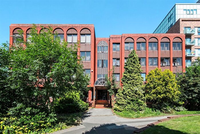 Block Of Flats To Rent In Shenley Road, Borehamwood, WD6