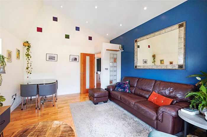 1 Bedroom Flat For Sale In Linden Walk, London, N19