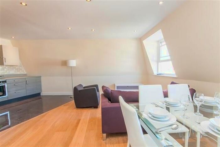 3 Bedroom Flat To Rent In Clarenece Road, Hackney, London, E5