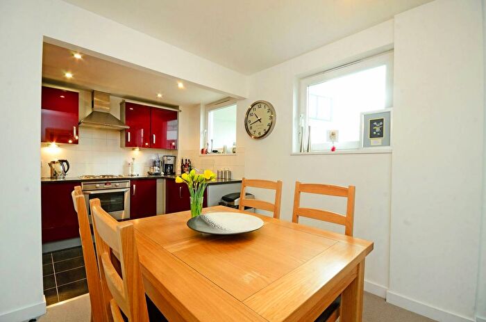 1 Bedroom Flat To Rent In Osiers Road, Wandsworth, London, SW18