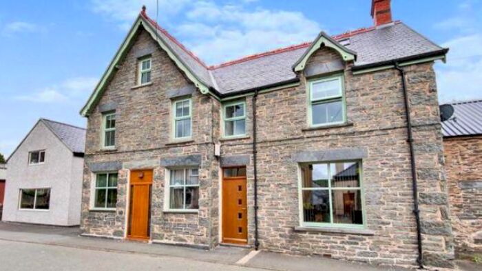 6 Bedroom Detached House For Sale In King Street, LL21