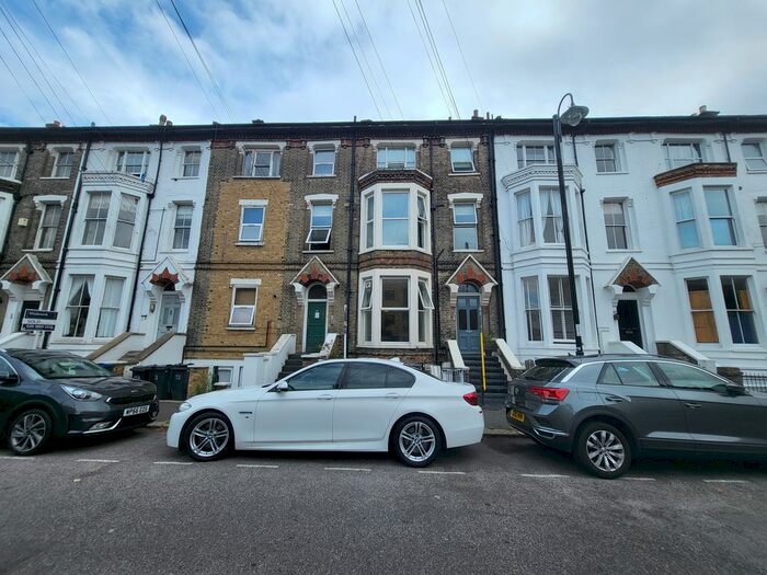 1 Bedroom Flat To Rent In St. Aubyns Road, Crystal Palace, London, SE19