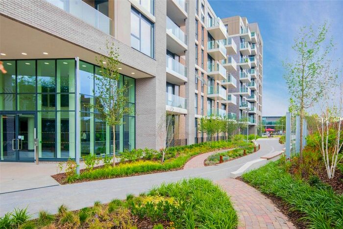 2 Bedroom Flat To Rent In Hamond Court, Queenshurst Square, KT2