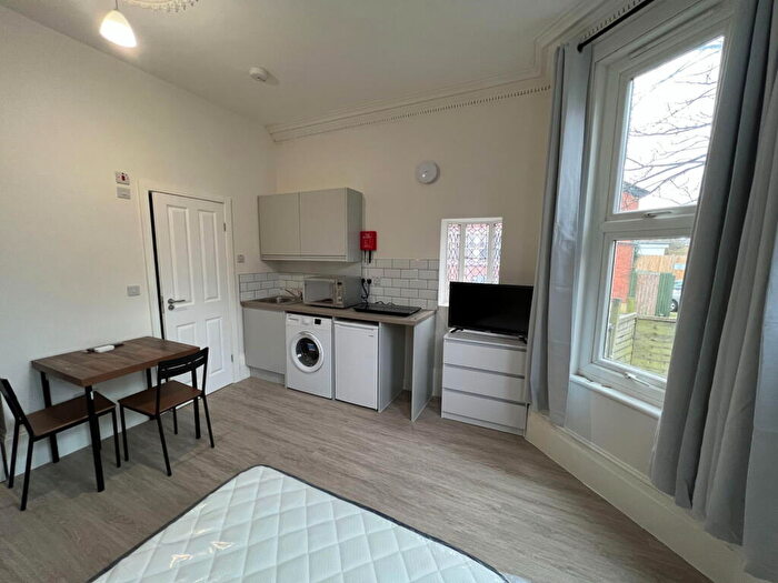 6 Bedroom House For Sale In Chatsworth Road, Croydon, CR0