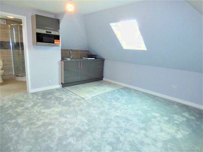 Studio To Rent In Woodfield Park Drive, Leigh On Sea, Leigh On Sea, SS9