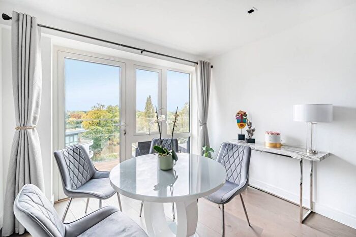 2 Bedroom Flat To Rent In Quayside House, Brentford, TW8