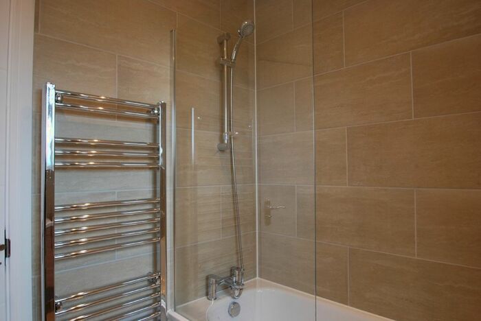 2 Bedroom Flat To Rent In Hale Lane, London, NW7