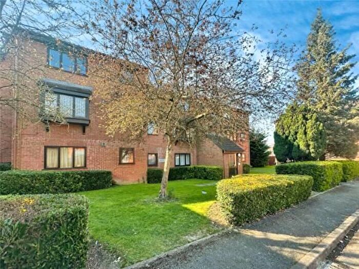 1 Bedroom Flat To Rent In King Georges Avenue, Watford, WD18