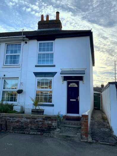 2 Bedroom End Of Terrace House To Rent In The Avenue, Gosport, PO12