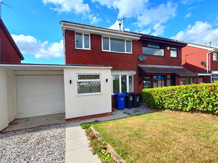 3 Bedroom Semi-Detached House For Sale In Peckforton View, Kidsgrove, ST7
