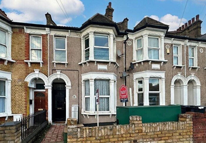 2 Bedroom Flat For Sale In A Honley Road, Catford, London, SE6