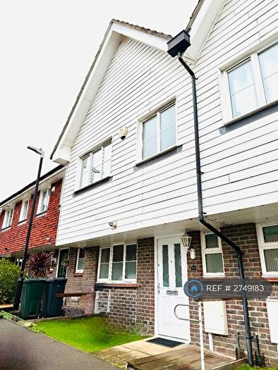 3 Bedroom Semi Detached House To Rent In Baker Crescent, Dartford, DA1