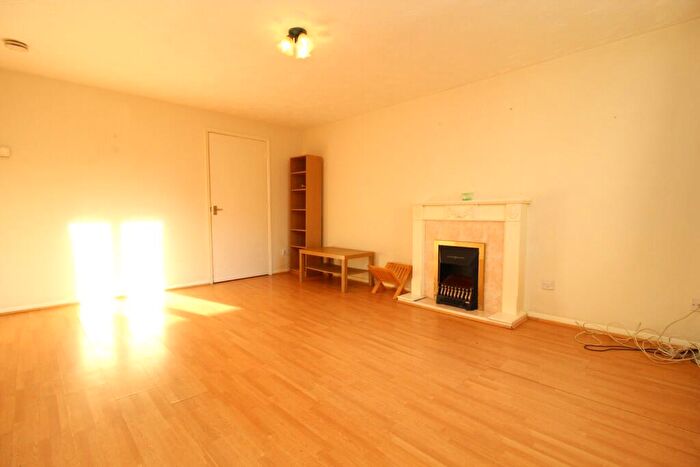 1 Bedroom Flat To Rent In Kings Chase, CM14