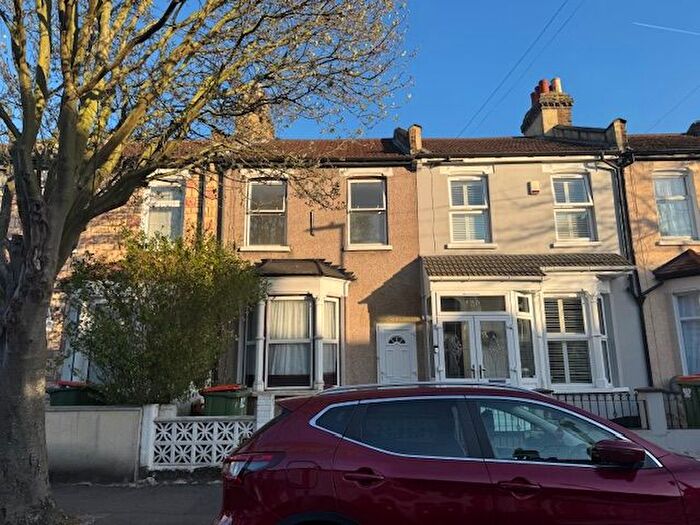 1 Bedroom Flat To Rent In Sutton Court Road, London, E13