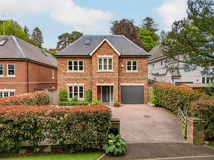 6 Bedroom Detached House For Sale In Drakes Close, Esher, KT10