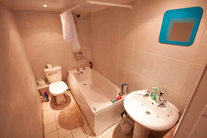 5 Bedroom Terraced House To Rent In Hartley Crescent, Woodhouse, Leeds, LS6