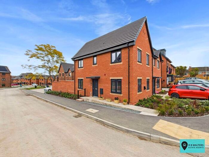 2 Bedroom Semi Detached House For Sale In Priors View, Hemspted, GL2