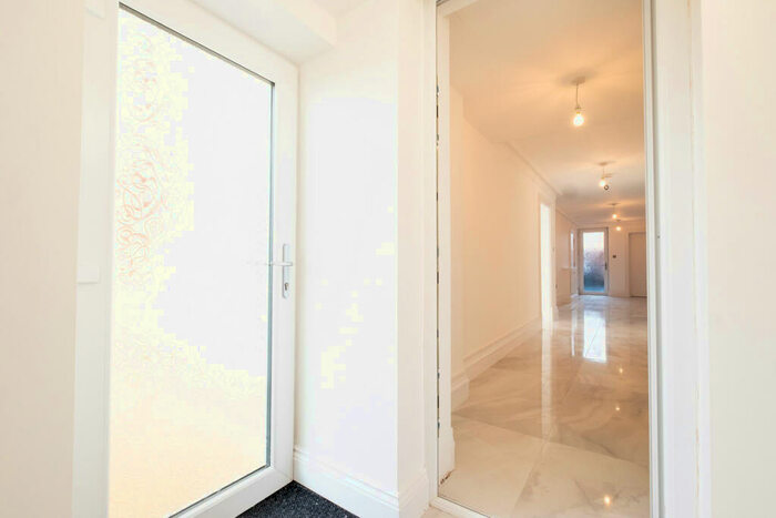 2 Bedroom Apartment For Sale In West Beach, Lytham, FY8
