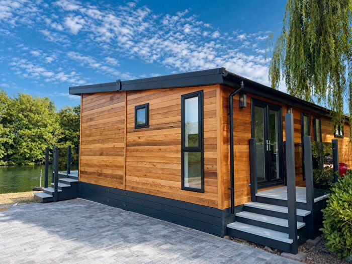2 Bedroom Mobile Home For Sale In Willows Riverside Park, Windsor, SL4