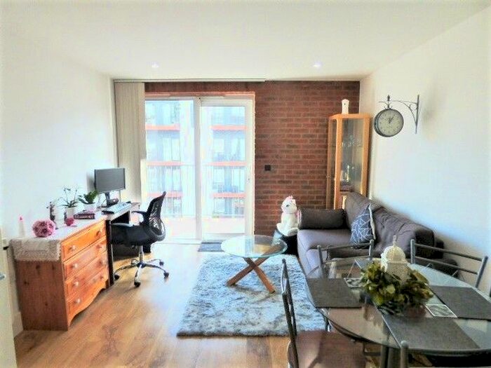 1 Bedroom Flat To Rent In Warehouse Court, Street, Woolwich Arsenal, SE18
