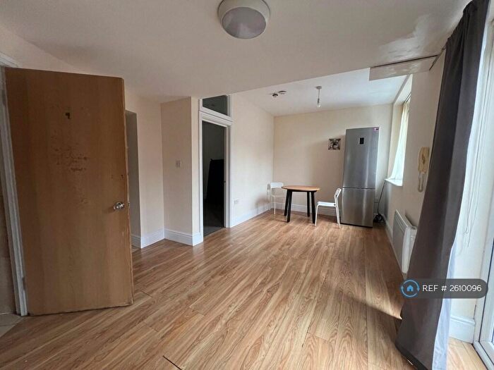 2 Bedroom Flat To Rent In Horton House, Bristol, BS2