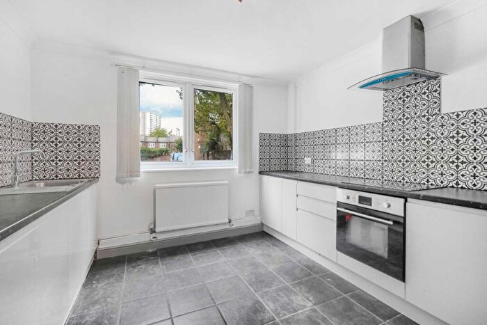 3 Bedroom Maisonette To Rent In Fairfoot Road, Bow, E3