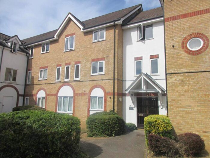 2 Bedroom Flat To Rent In Cambridge Road, Southend On Sea, SS1