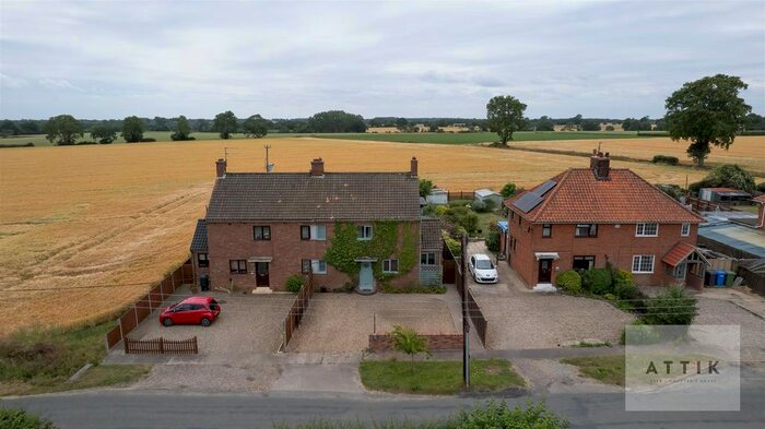 3 Bedroom Semi-Detached House For Sale In Woodend Cottages, Stoven, Beccles, NR34