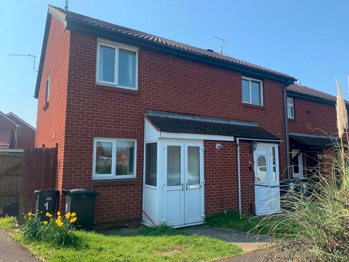 3 Bedroom Property To Rent In Knowlton Gardens, Muscliffe, Bournemouth, BH9