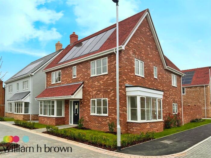 4 Bedroom Detached House To Rent In Windermere Way, Hanningfield Park, Rettendon Common, CM3