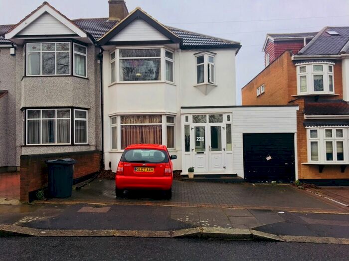 3 Bedroom Semi-Detached House To Rent In Roding Lane South, Redbridge Ilford, IG4