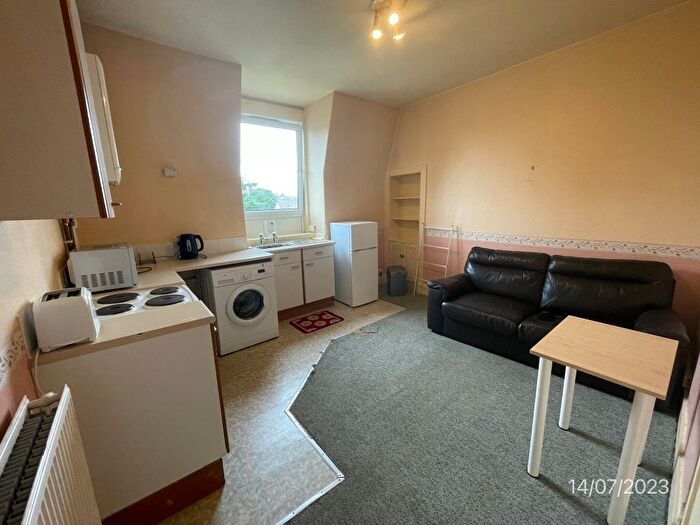 1 Bedroom Flat To Rent In Bedford Road, Top Floor Left, Aberdeen, AB24