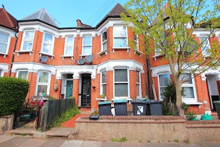 2 Bedroom Flat To Rent In Woodside Gardens, Tottenham, London, N17