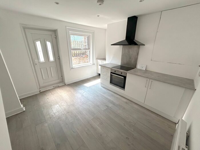 2 Bedroom Flat To Rent In Coolinge Road, Folkestone, Kent, CT20