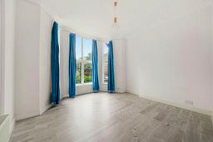 1 Bedroom Flat To Rent In Warbeck Road, London, W12