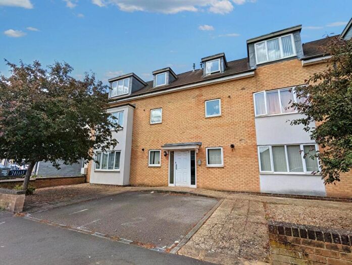 2 Bedroom Apartment For Sale In Ridgemount Gardens, Whitchurch, BS14