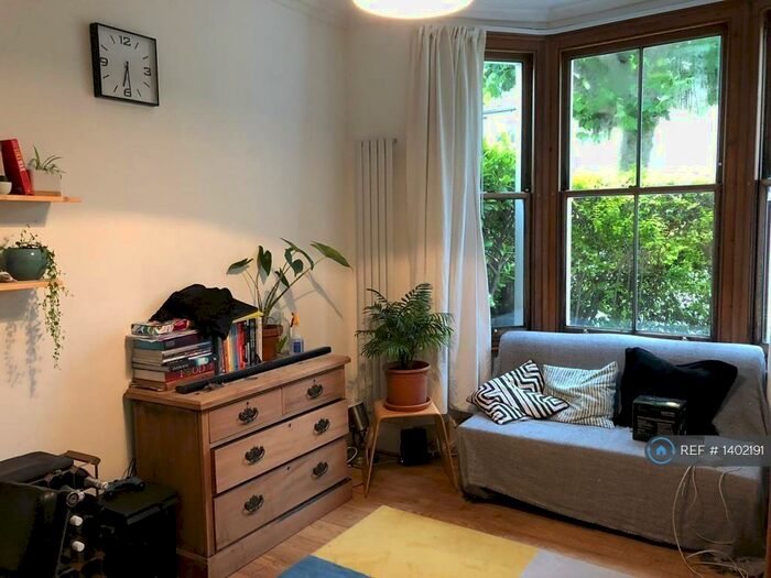 1 Bedroom Flat To Rent In Park Grove, London, E15