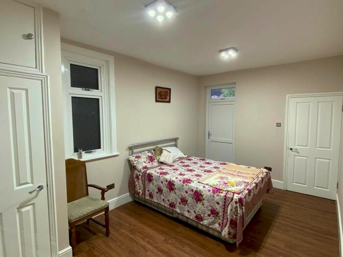 1 Bedroom Studio To Rent In Beatrice Avenue, London, SW16