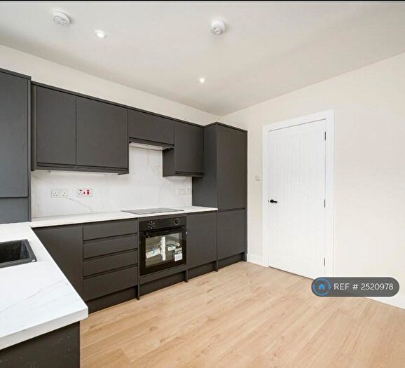 2 Bedroom Flat To Rent In Bruce Street, Dundee, DD3