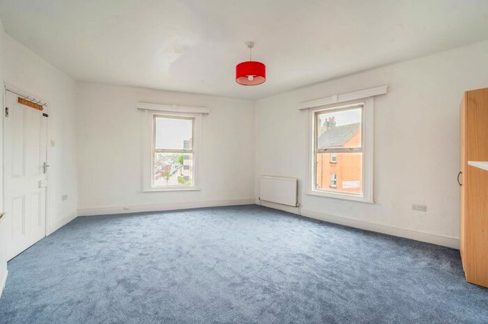 4 Bedroom Flat To Rent In Mitcham Road, Tooting, London, SW17
