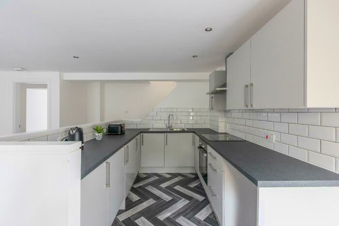 2 Bedroom Flat To Rent In Croxteth Road, Liverpool, Merseyside, L8