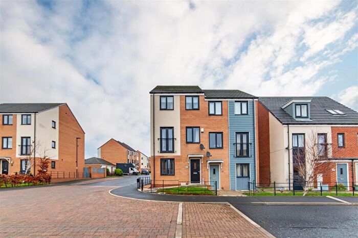 3 Bedroom Semi-Detached House For Sale In Elmwood Park Mews, Great Park, NE13