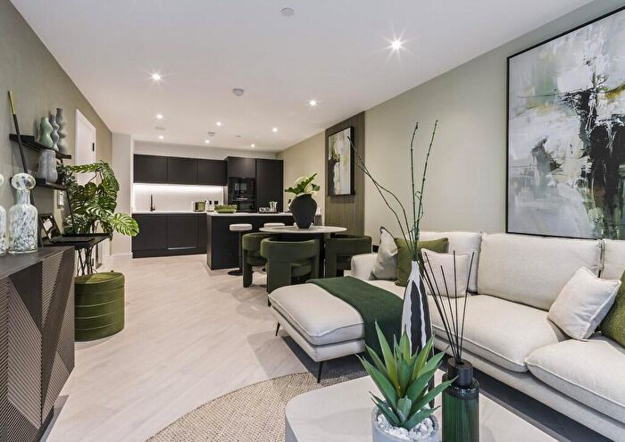 2 Bedroom Apartment For Sale In Vista River Gardens, Trinity Islands, Water Street, Manchester, M3