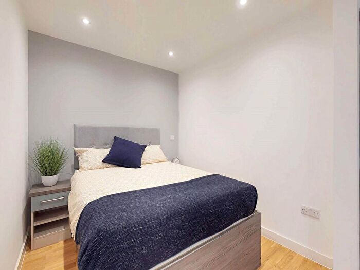 Apartment To Rent In Apt, Onyx Residence #, S2