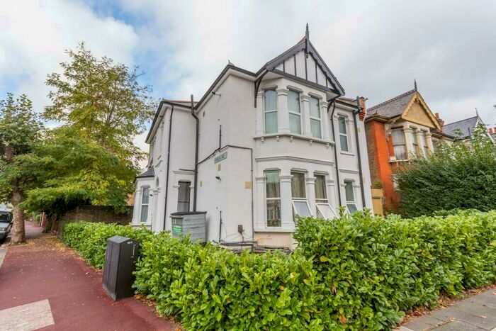 2 Bedroom Flat To Rent In Wanstead Park Avenue, E12